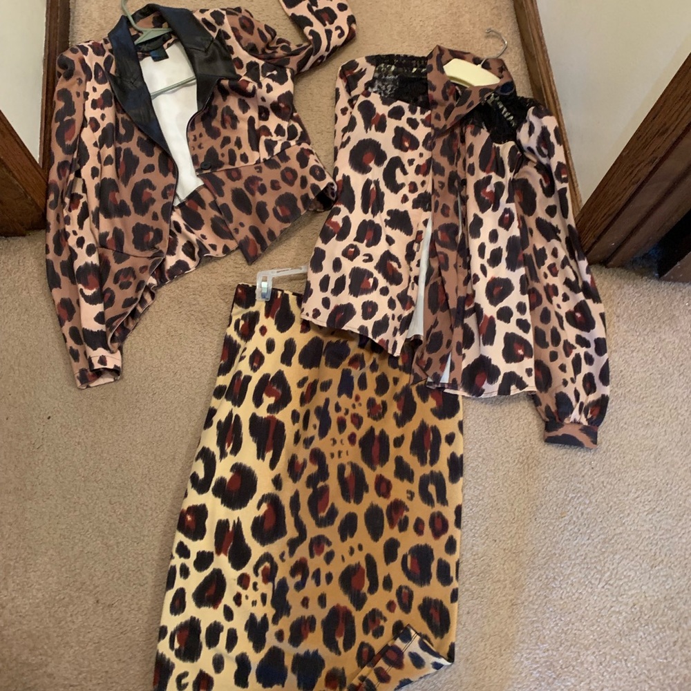 Skirt suit